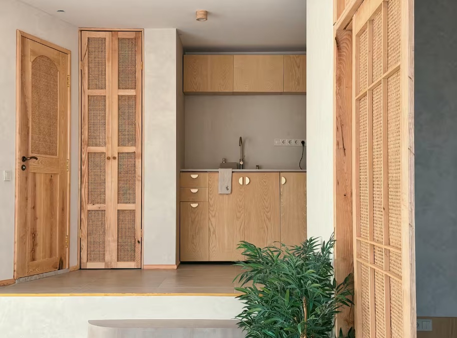 Fully equipped kitchen with brass details